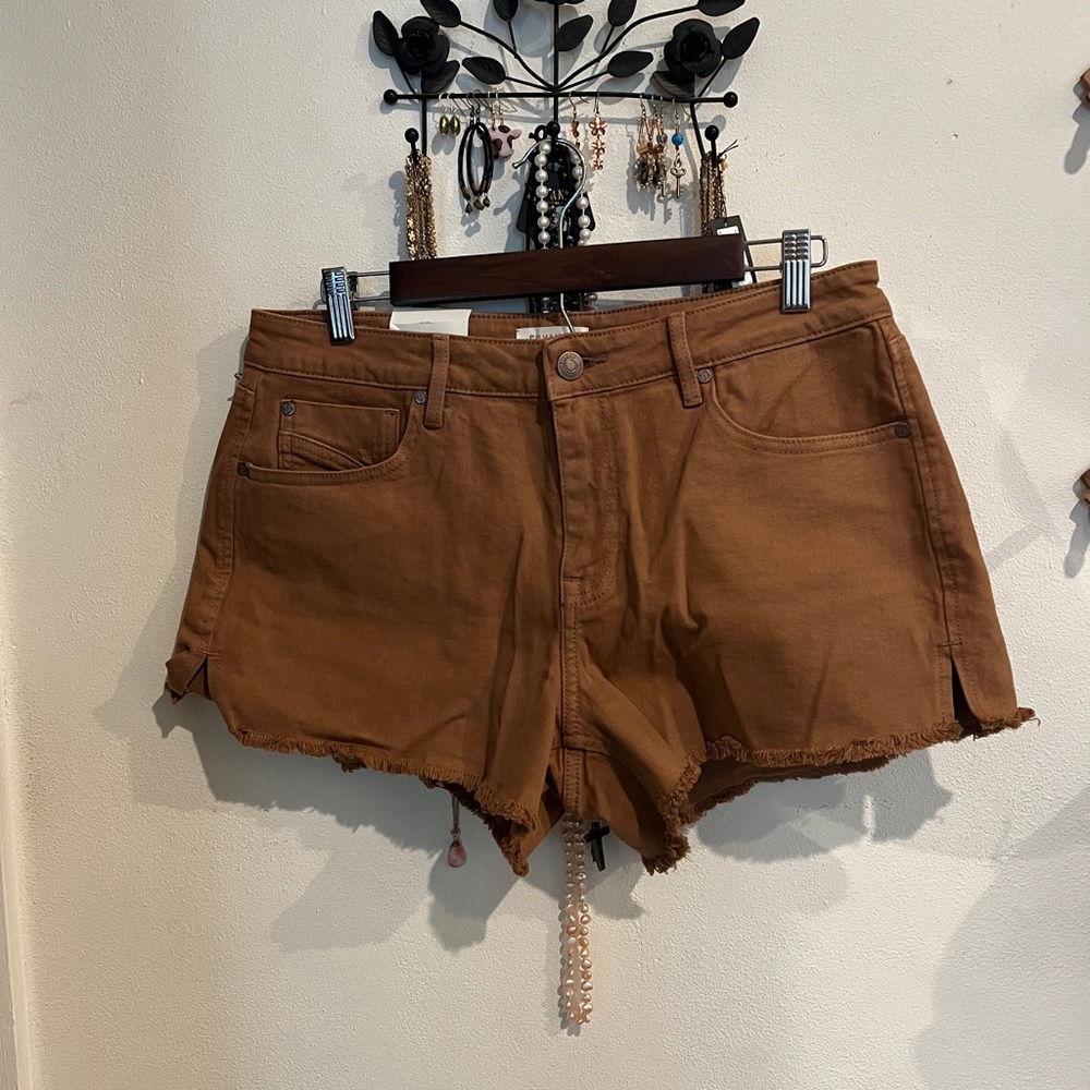 LAST CALL!! NWT Shyanne Short Shorts